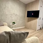 Casa Nova With Free Garage Parking Апартамент *