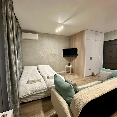 Апартамент Casa Nova With Free Garage Parking